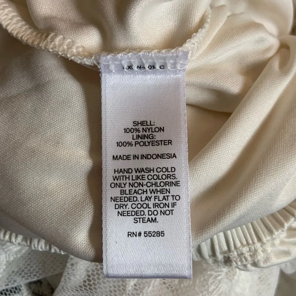 Express Off the Shoulder Lace Dress - Picture 4 of 5